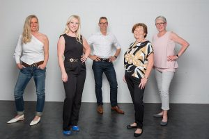 Frauenpower bei der CDU (v.l.n.r.): Sandra Biene, Sandra Schmitt, Wally Fladung,Heike Schnurbusch und in der Mitte der Bürgermeisterkandidat Michael Beckmann. Foto: Steffi Rost